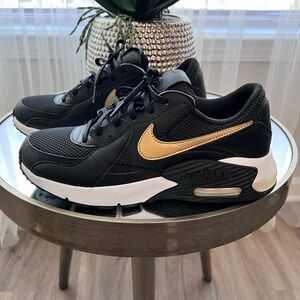 Women’s Nike air max!!